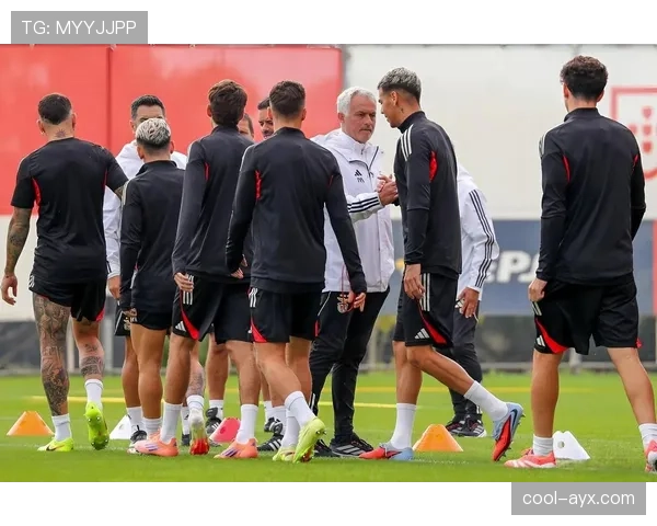 Vini高效发挥助皇马欧冠淘汰赛突破,表现抢眼引领球队前进 Vini高效发挥助皇马欧冠淘汰赛突破,表现抢眼引领球队前进