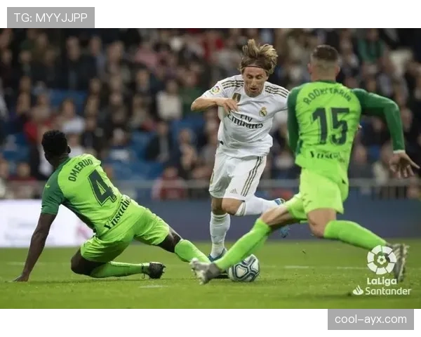 西甲冠军争夺战：传统豪门与新锐力量上演巅峰对决