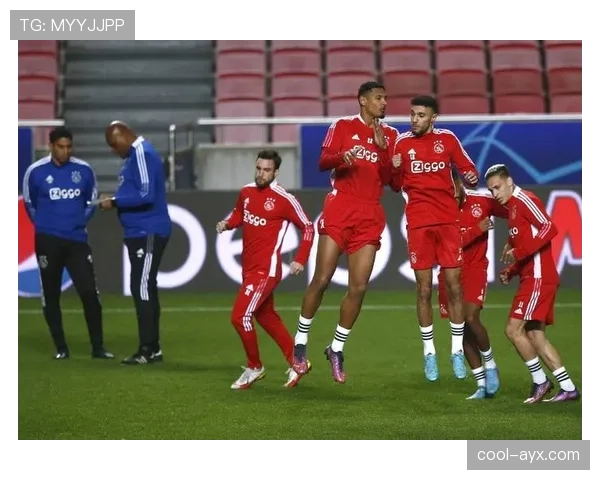 阿贾克斯关键比赛表现不佳问题凸显,对联赛竞争格局带来阶段性变化 阿贾克斯关键比赛表现不佳问题凸显,对联赛竞争格局带来阶段性变化