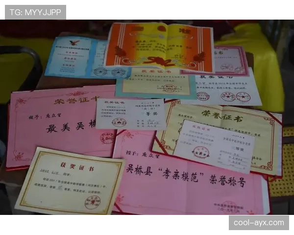 邹敬园家里摆满奖杯，但最贵的那套房子是他爸妈省吃俭用买的